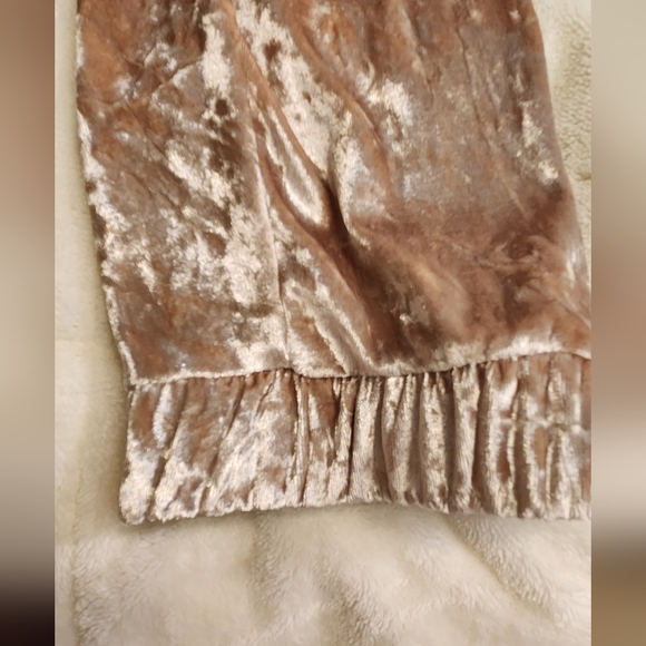 Luxurious crushed velvet joggers champagne colored with shimmer - Picture 2 of 9